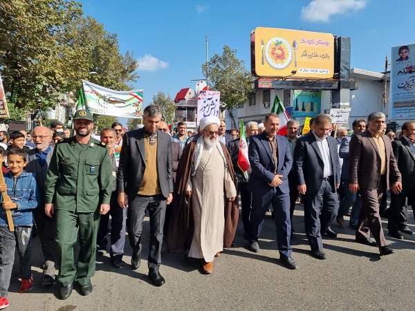 تجدید میثاق با آرمان های امام (ره) و انقلاب اسلامی در راهپیمایی روز ۱۳ آبان