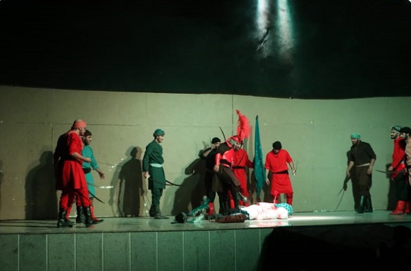 اجرای نمایش یک روز و هزار سال در حسینیه عاشقان ثارالله قائم شهر