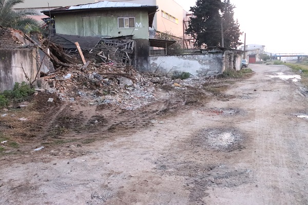عملیات تخریب و بازگشایی واقع در حریم راه آهن، قائم محله، پشت بیمارستان رازی