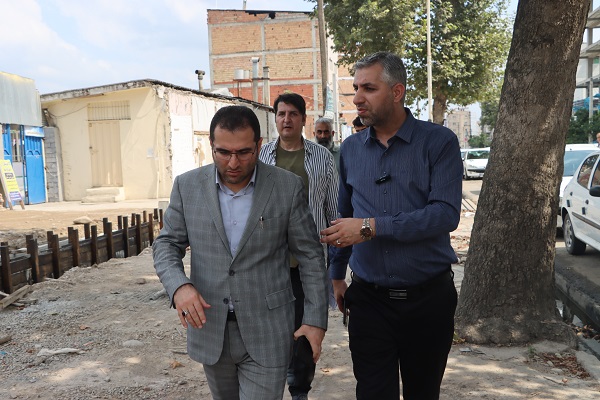 بازدید  مهندس علیپور شهردار قائم شهر، دکتر نیازی دادستان و مدیران شهری از خیابان شریعتی